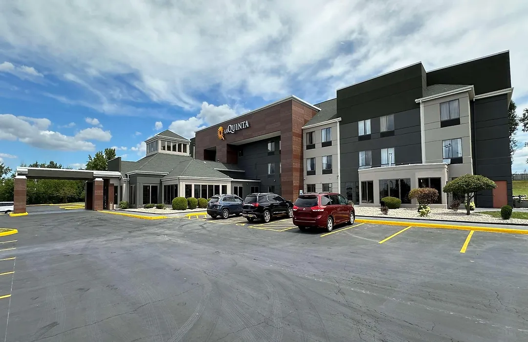 La Quinta Inn & Suites By Wyndham South Holland-1