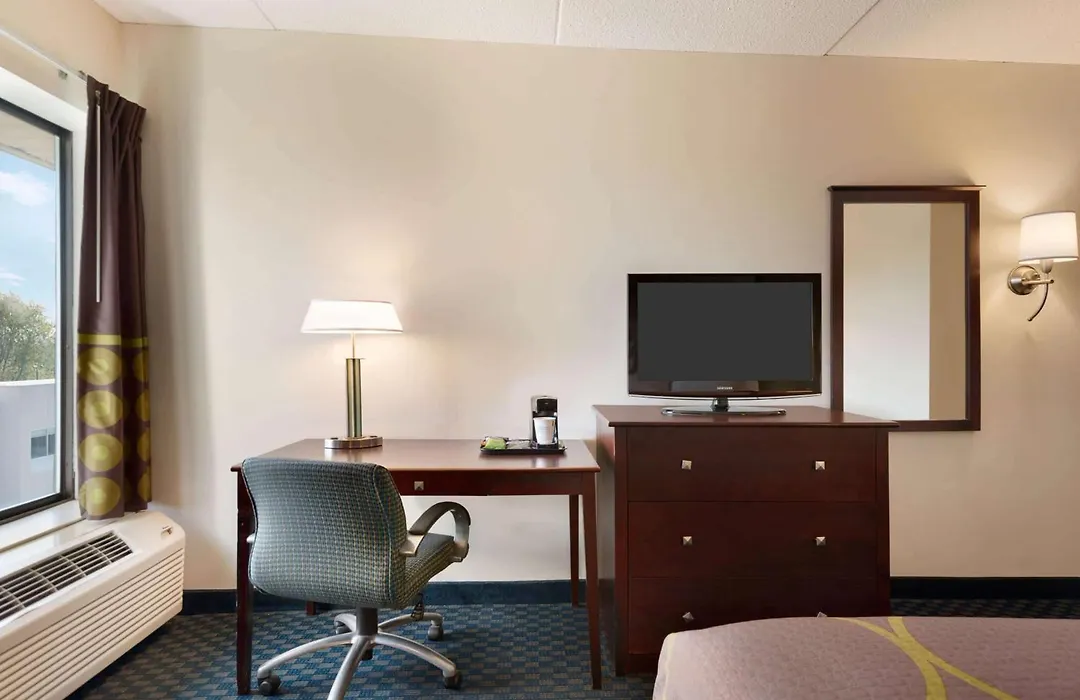 Super 8 By Wyndham Liverpool/Syracuse North Airport-1