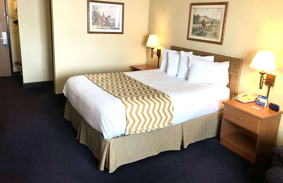Travelodge By Wyndham Grand Island-1