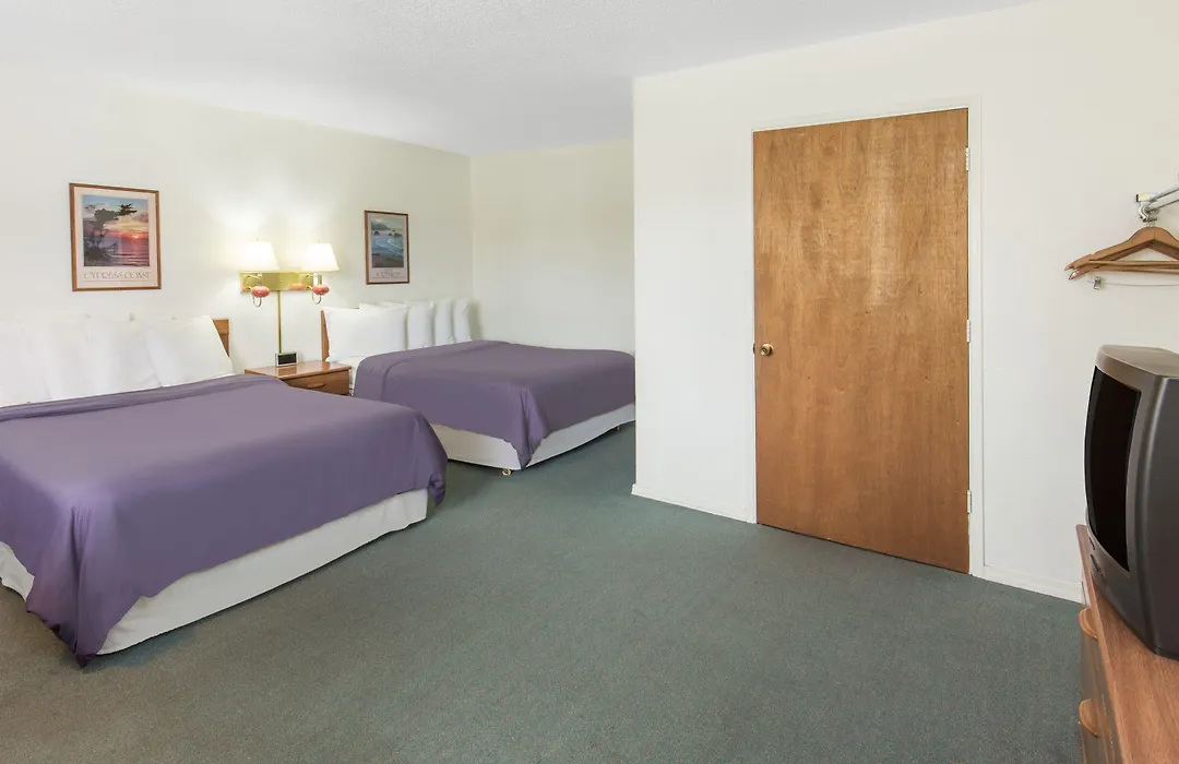 Redwood Inn-1