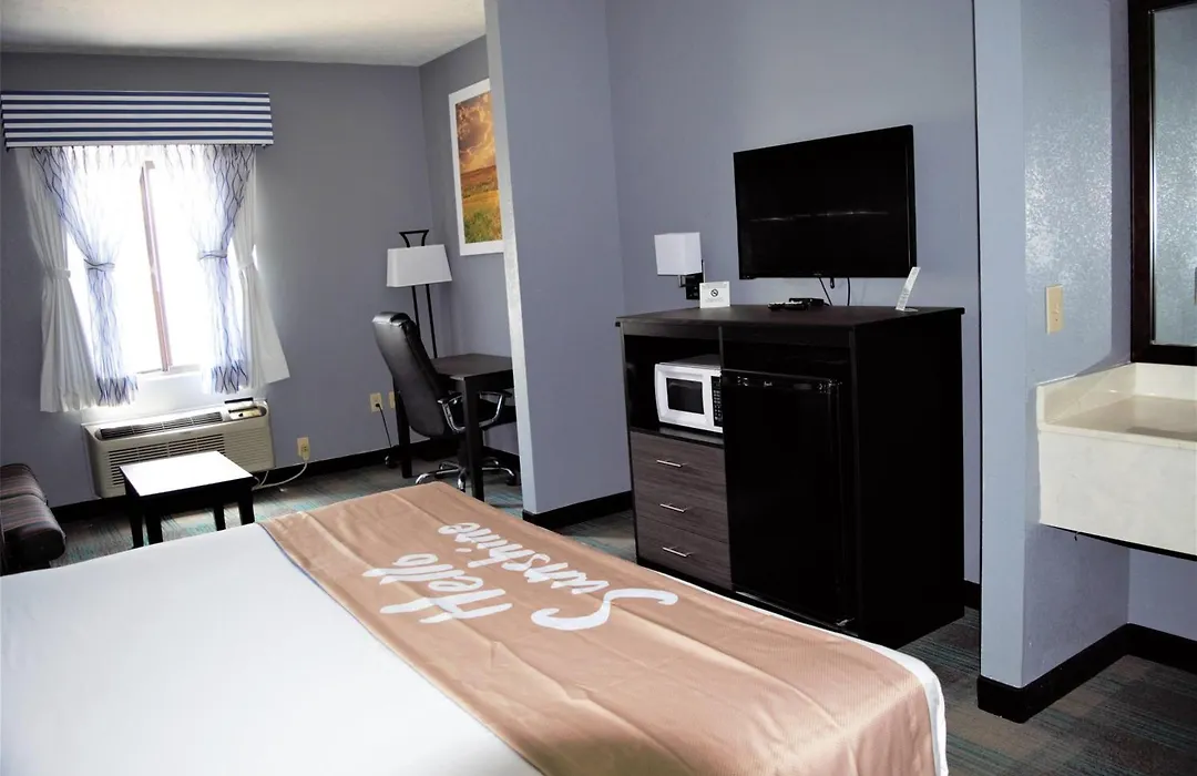 Days Inn By Wyndham Montgomery-1