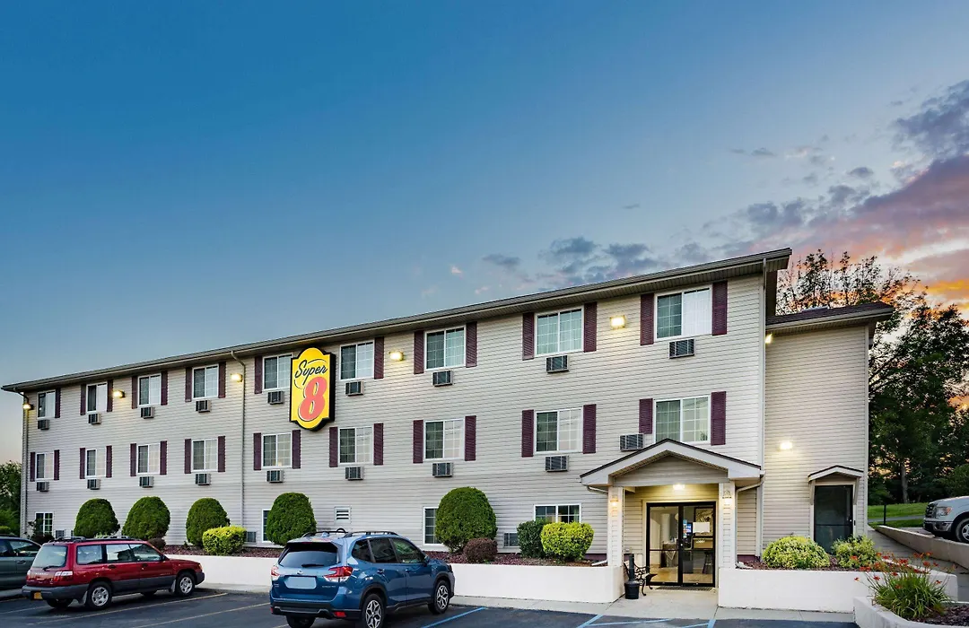 Super 8 By Wyndham Johnstown/Gloversville-1