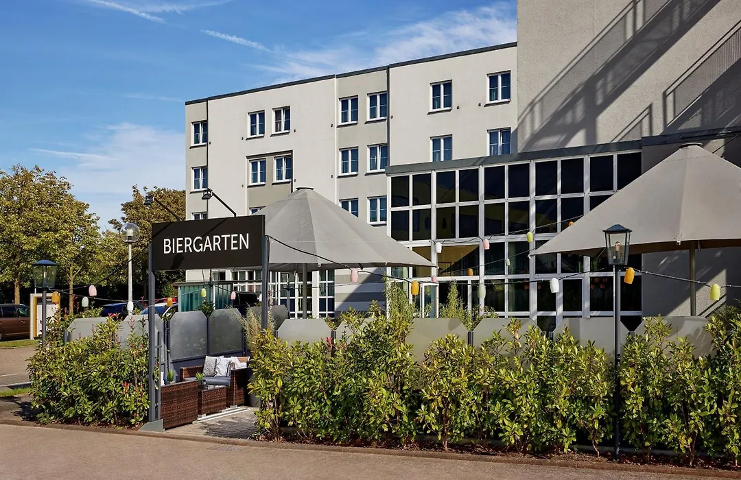 Courtyard By Marriott Dortmund-1