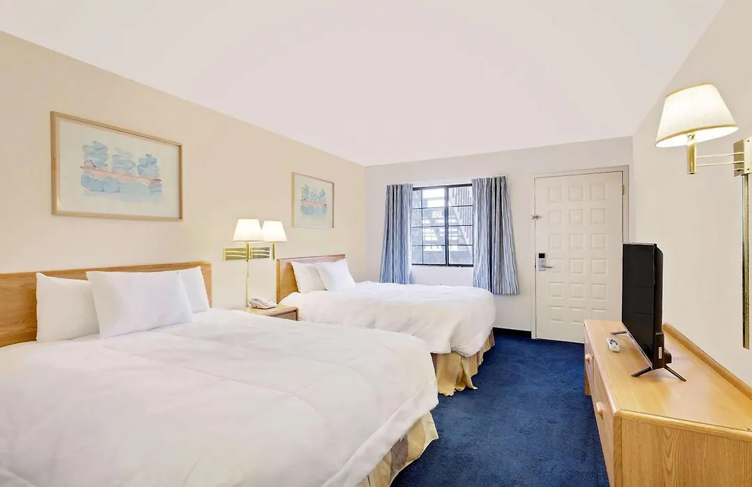 Days Inn & Suites By Wyndham Needles-1