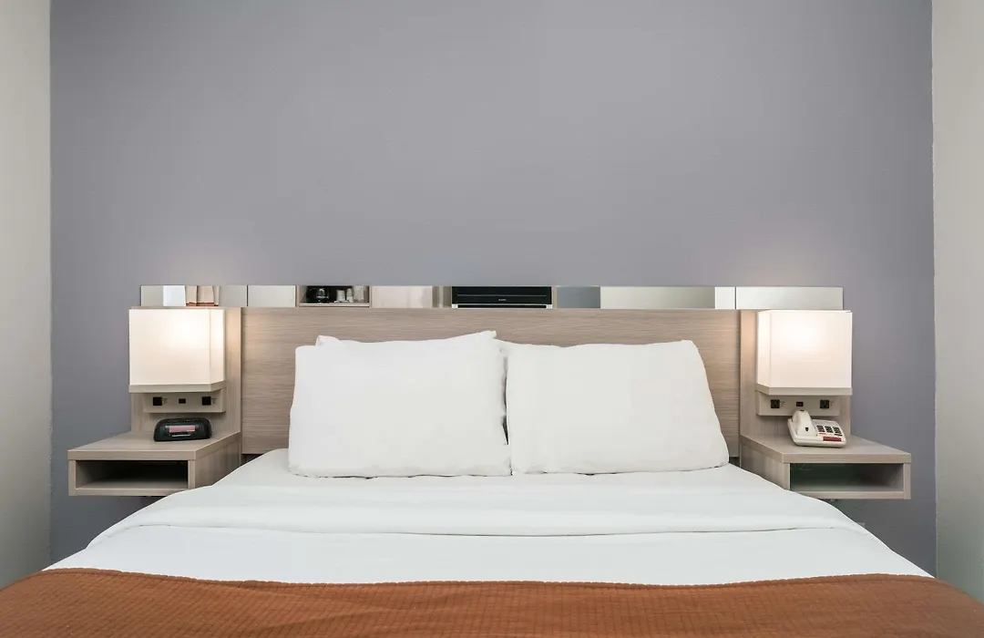 Microtel Inn & Suites By Wyndham Rochester North Mayo Clinic-1