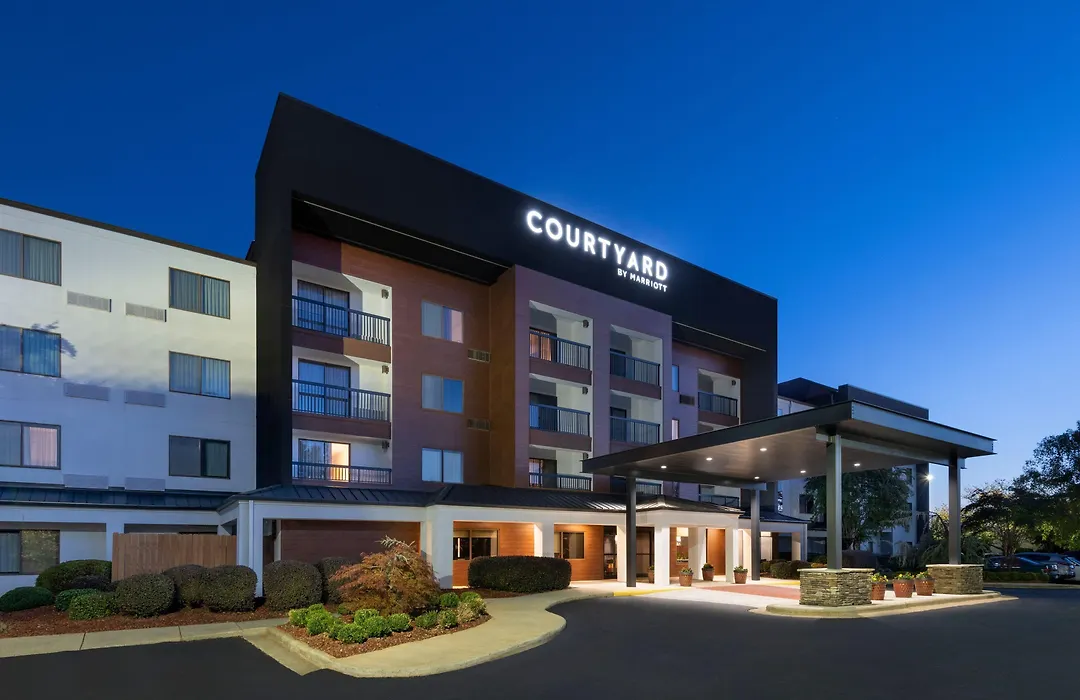 Courtyard By Marriott Burlington-1