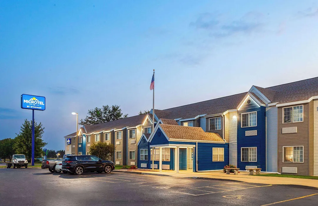 Microtel Inn By Wyndham Janesville-1