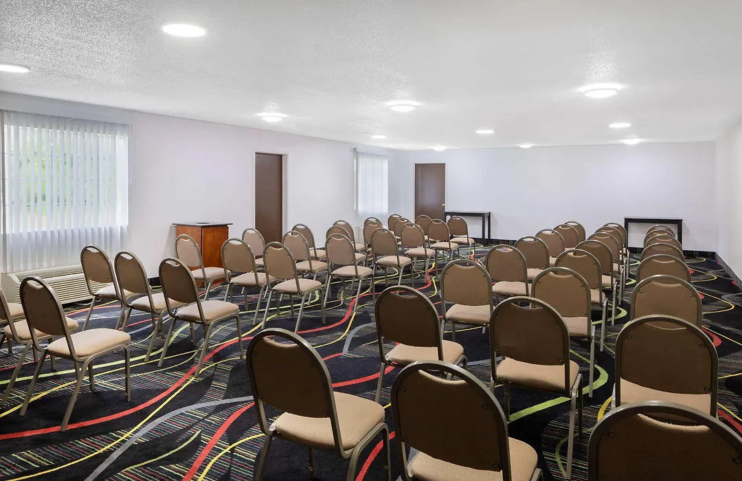 Super 8 By Wyndham Pensacola-1