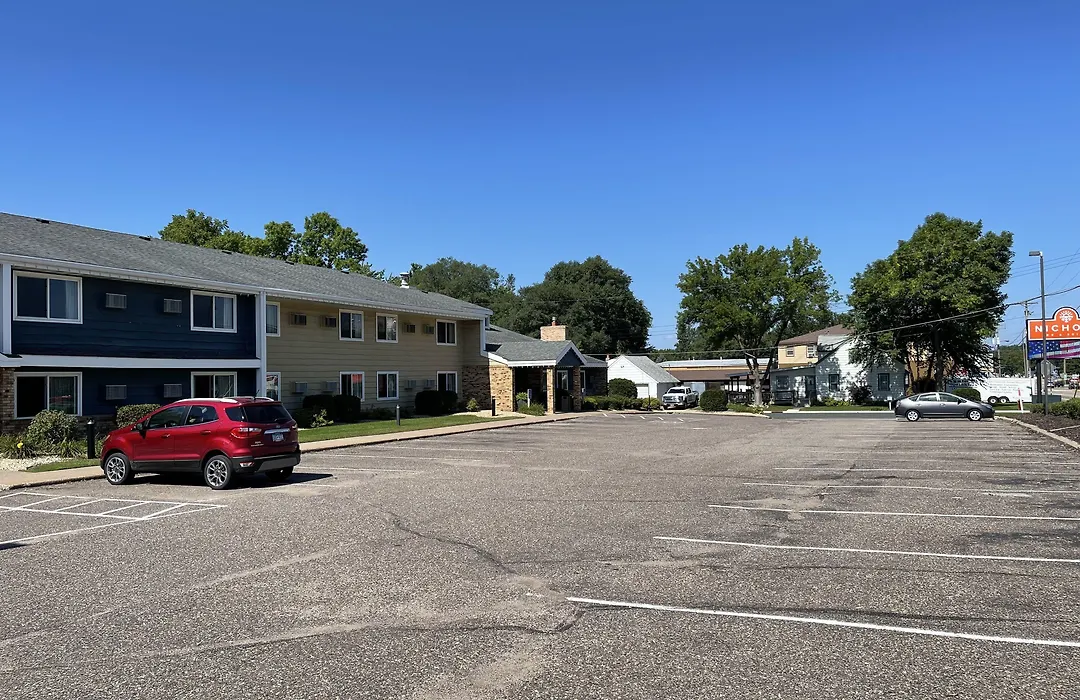Nichols Inn & Suites-1