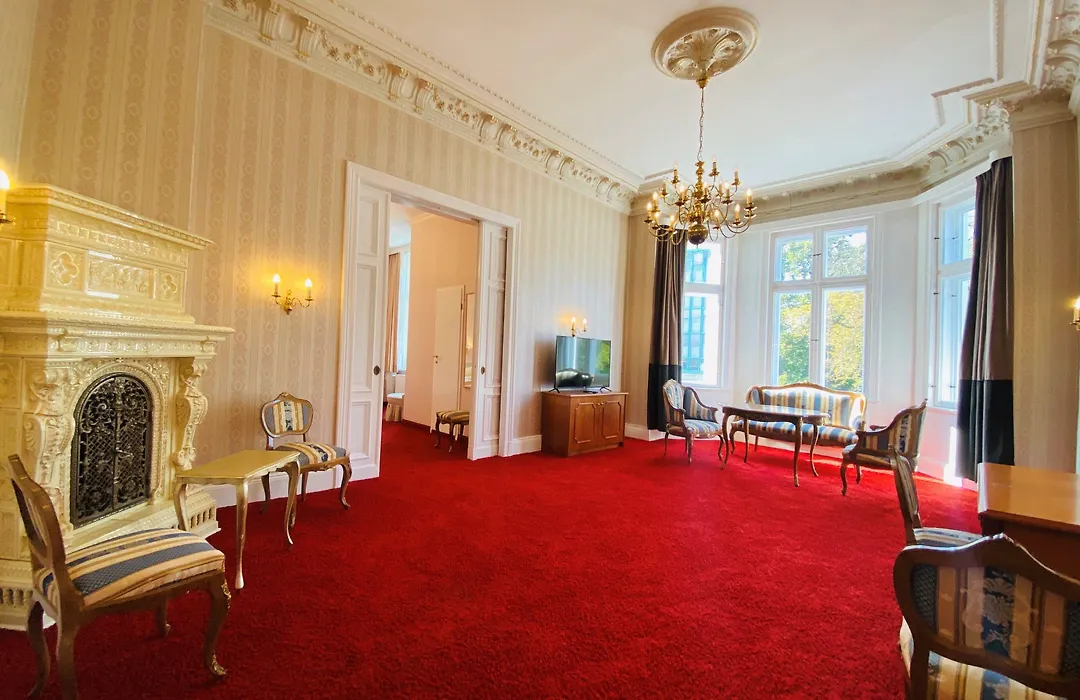 Hotel Kaiserhof Deluxe-1