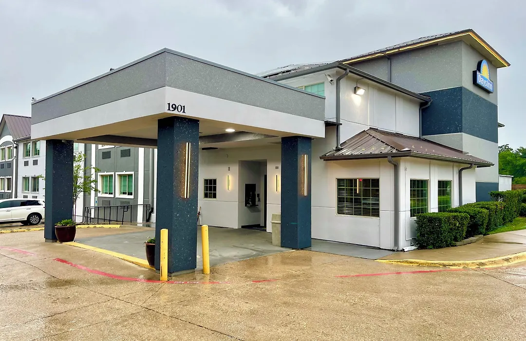 Days Inn By Wyndham Arlington-1