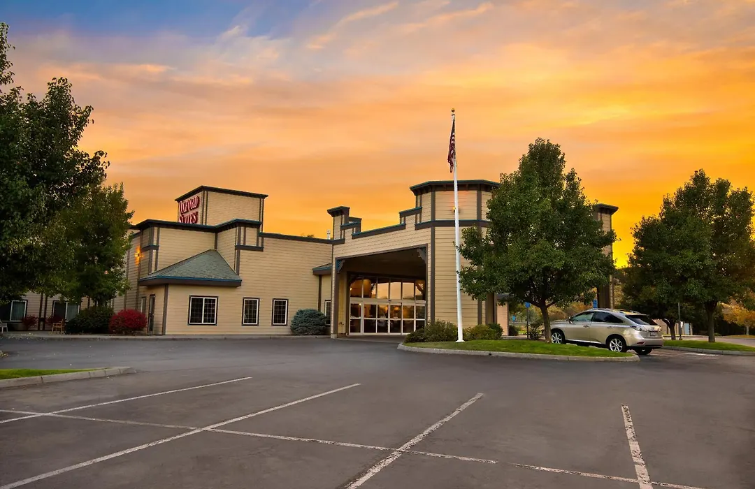 Oxford Suites Pendleton-1