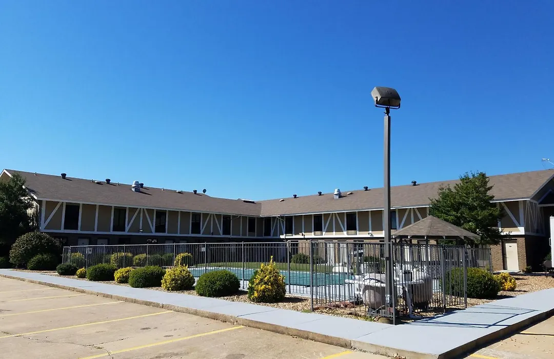 Super 8 By Wyndham Bentonville-1