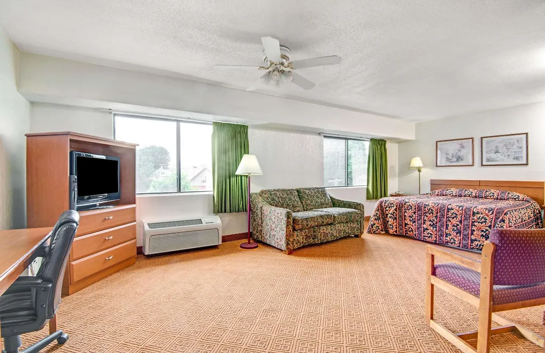Super 8 By Wyndham Stamford/New York City Area-1