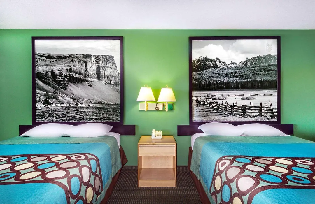 Super 8 By Wyndham Heyburn-1