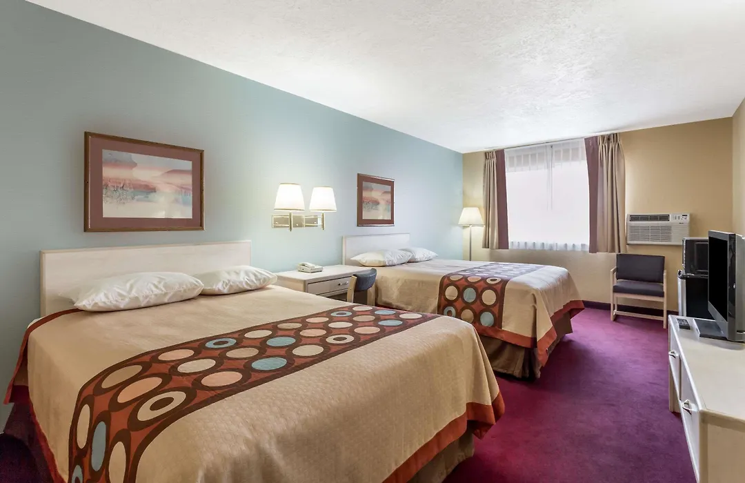 Super 8 By Wyndham Nephi-1