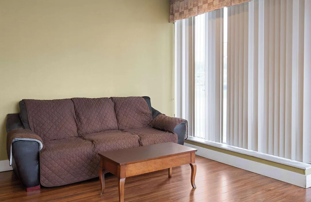 Super 8 By Wyndham Youngstown/Girard-1