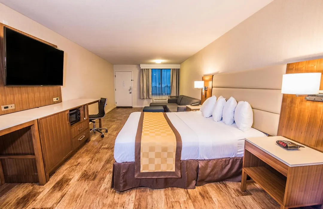 Travelodge By Wyndham Culver City-1