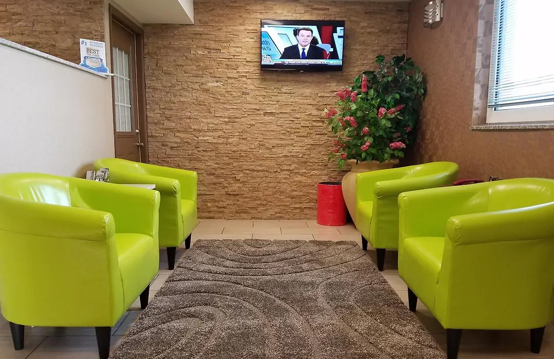 Super 8 By Wyndham Plattsburgh-1