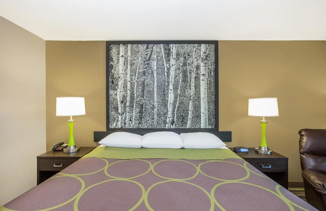 Super 8 By Wyndham Brookings-1