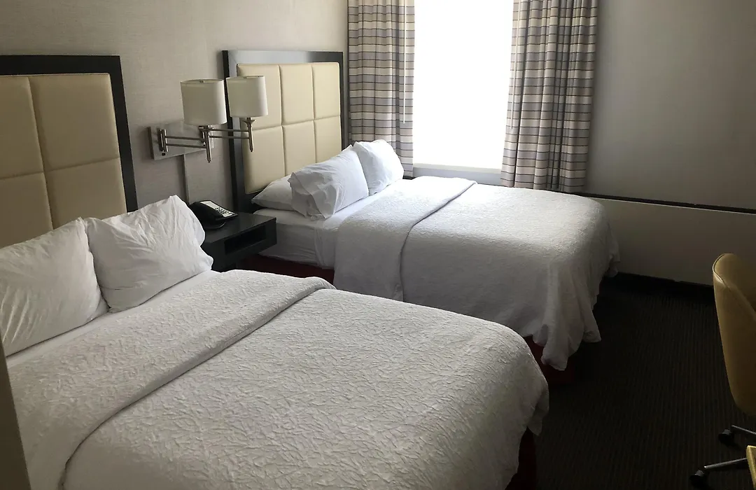 Hampton Inn & Suites Milwaukee Downtown-1