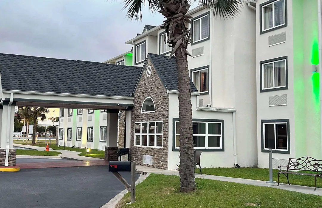 Quality Inn & Suites Myrtle Beach Near Outlets-1
