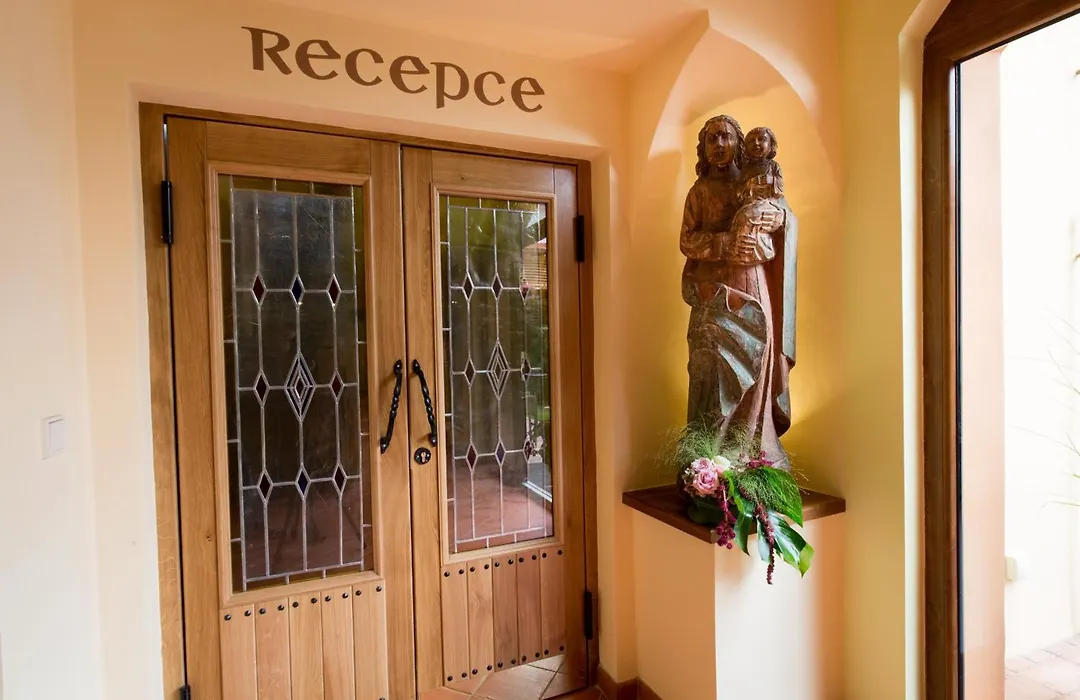 Hotel Selsky Dvur - Bohemian Village Courtyard-1