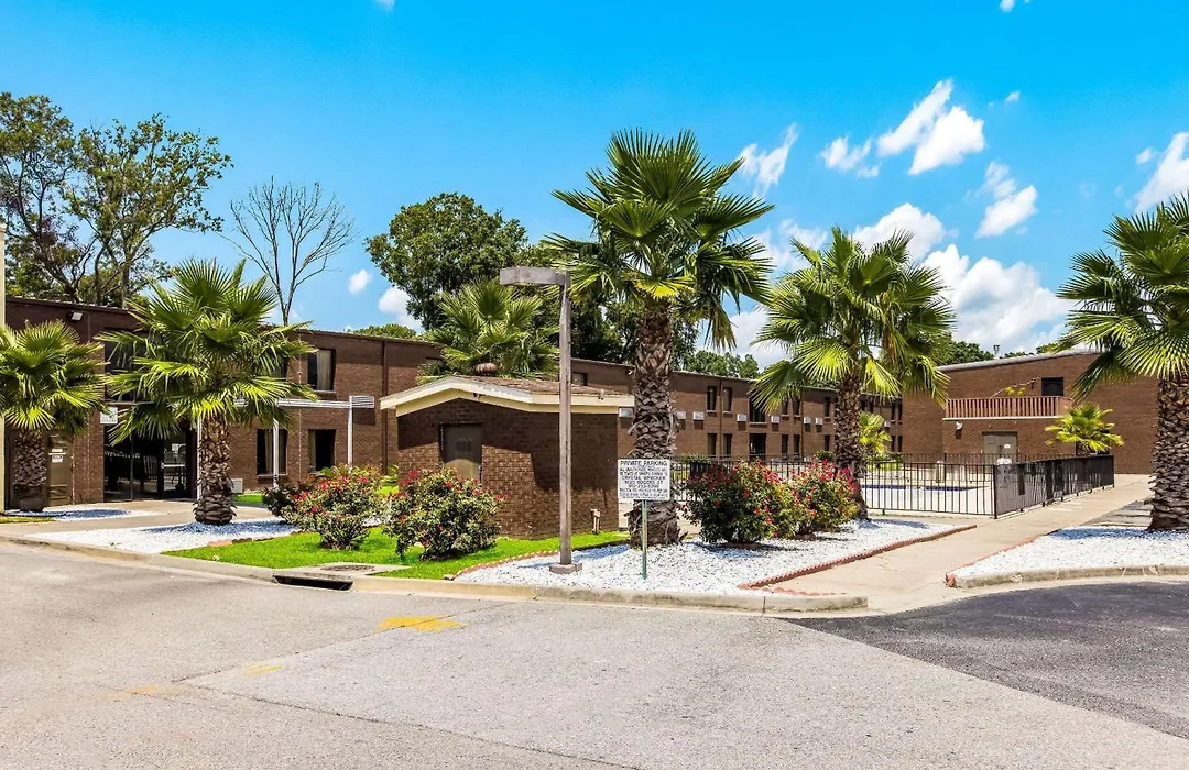 Econo Lodge Garden City - Savannah-1