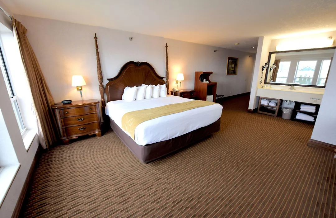 Crown Choice Inn & Suites Lakeview And Waterpark-1