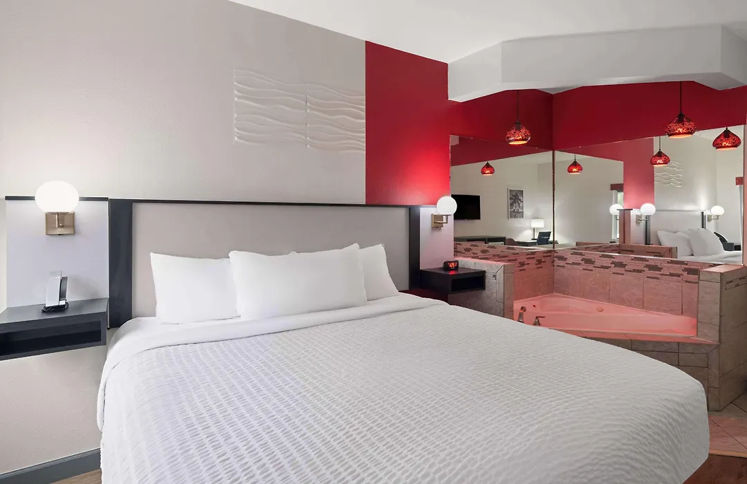 Ramada By Wyndham Locust Grove-1