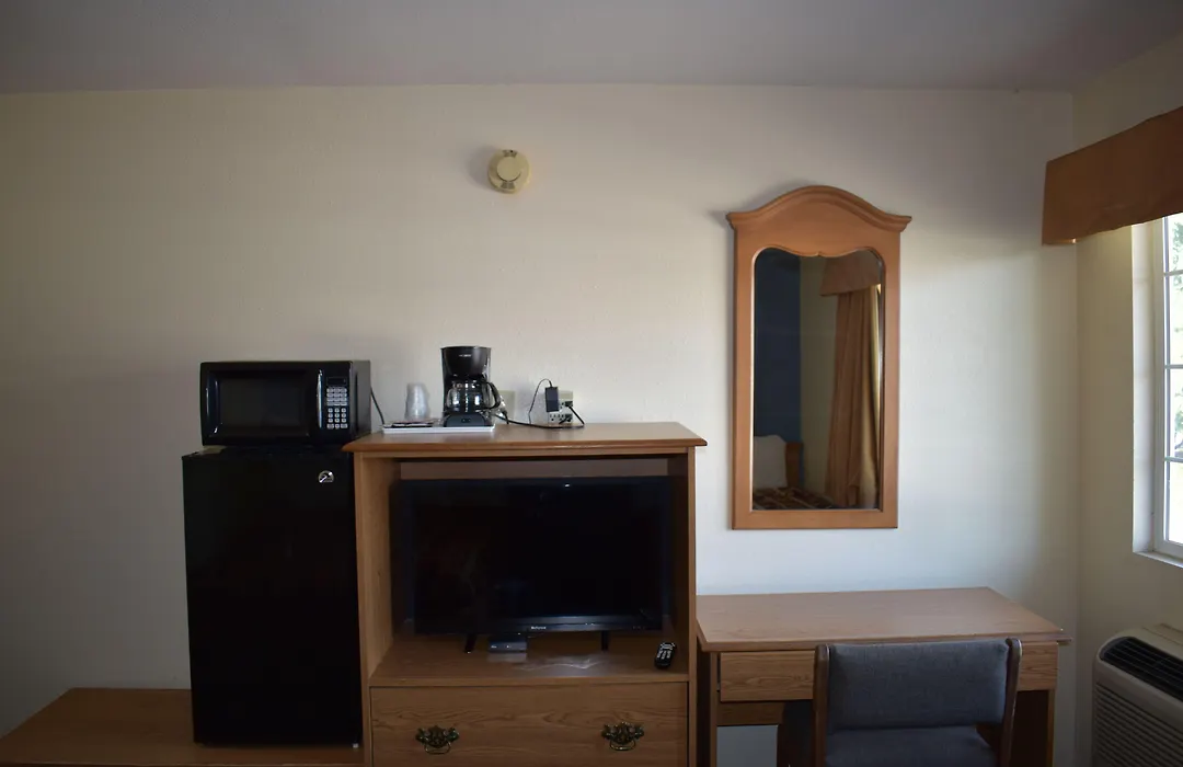 Travelers Inn Medford-1