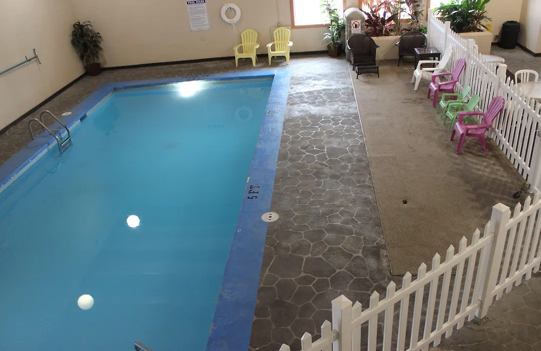 Knights Inn And Suites - Grand Forks-1