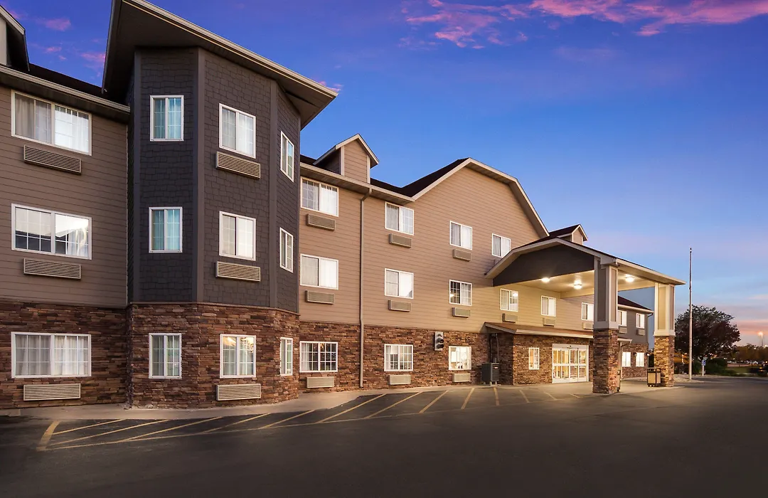 Red Roof Inn & Suites Omaha - Council Bluffs-1