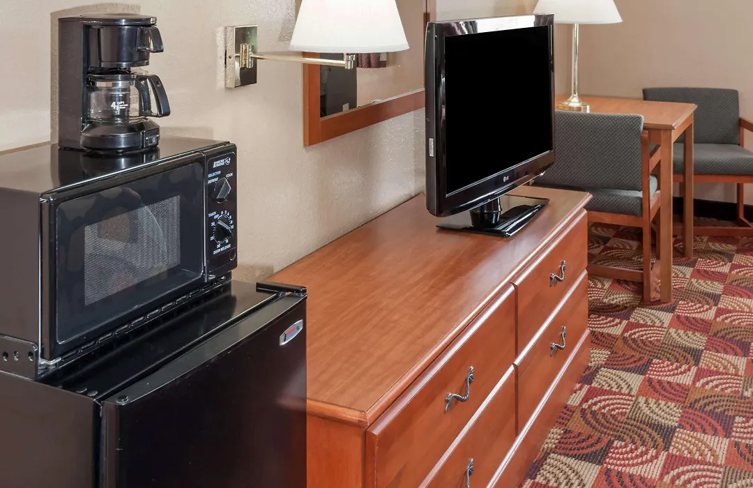 Super 8 By Wyndham Shipshewana-1