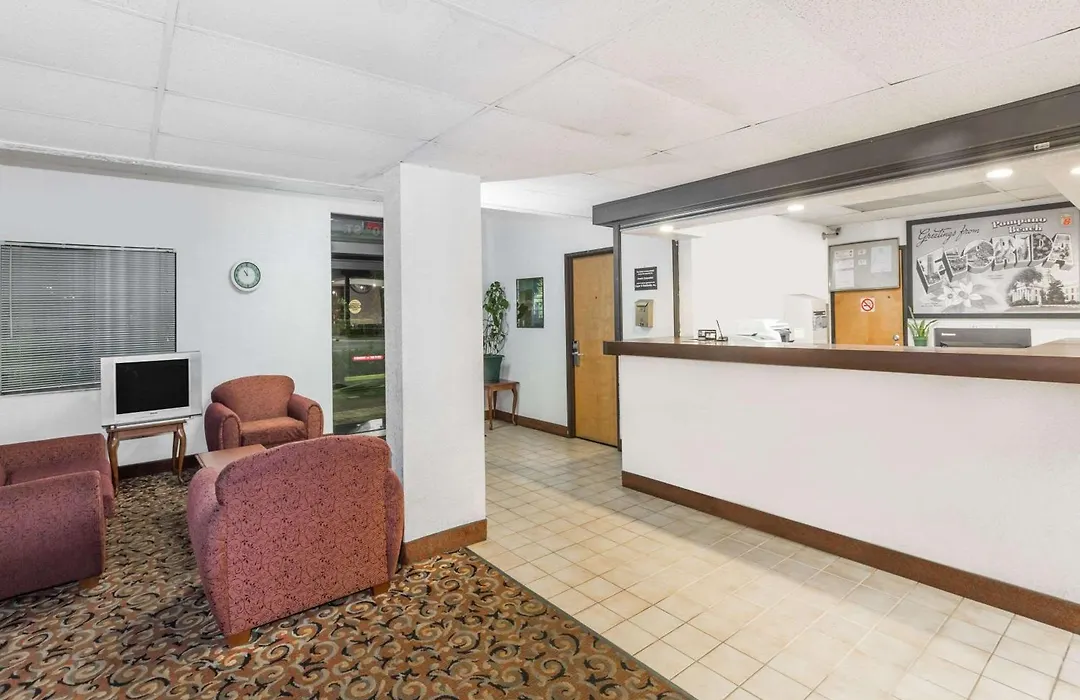 Super 8 By Wyndham Pompano Beach-1