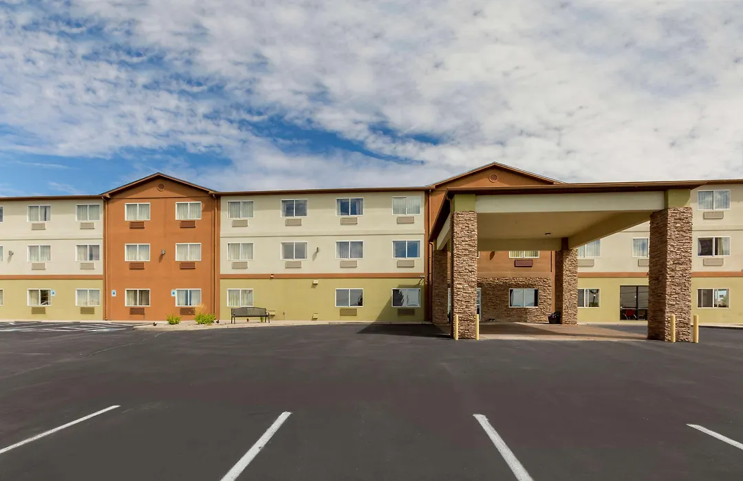 Best Western Plus The Four Corners Inn-1