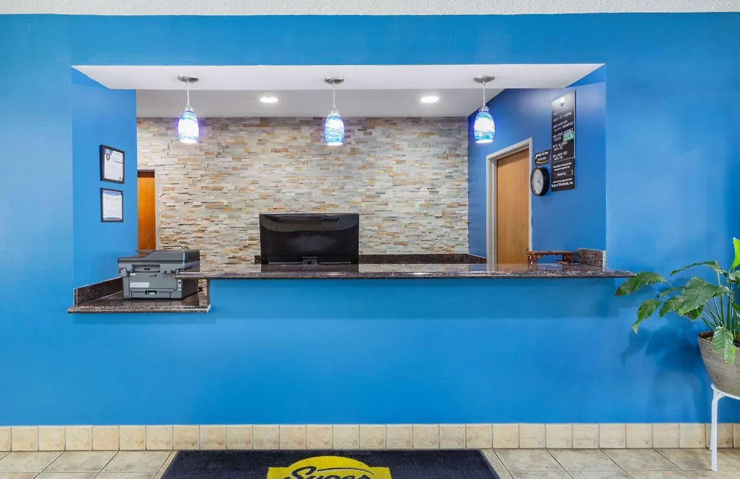Super 8 By Wyndham Kokomo-1
