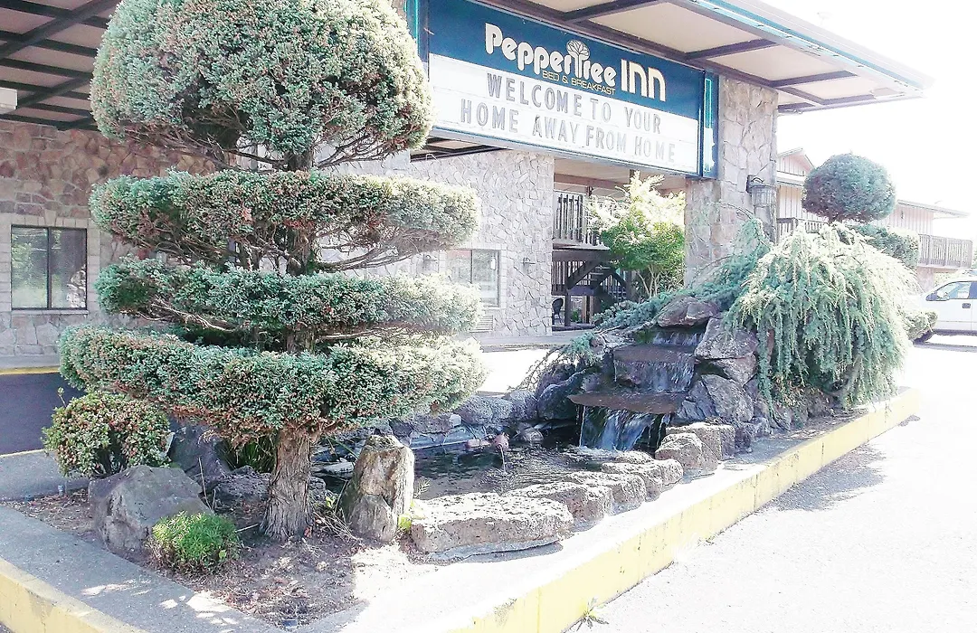 Pepper Tree Inn-1