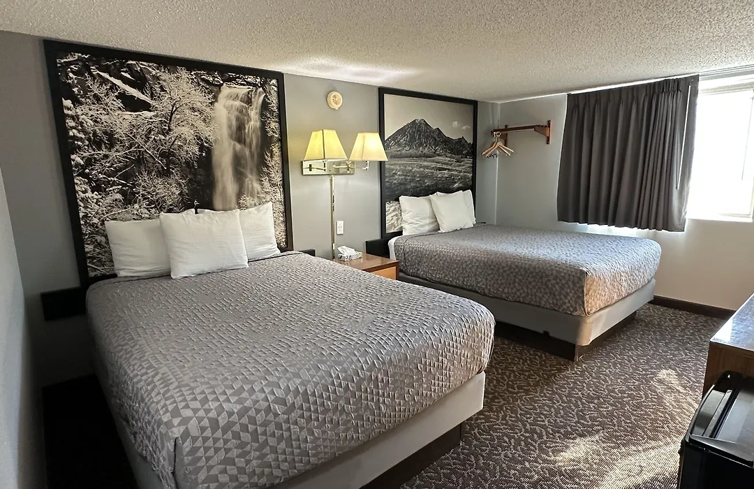 Super 8 By Wyndham Yankton-1