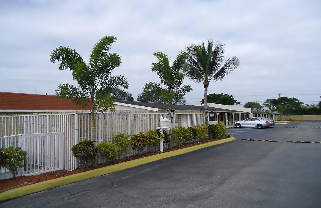 Super 8 By Wyndham Lantana West Palm Beach-1