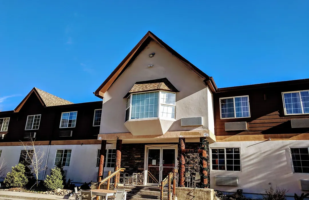 3 Peaks Lodge-1