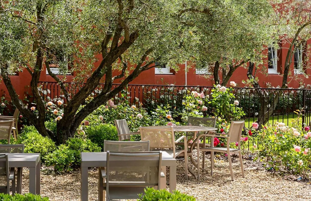 Best Western Plus Le Lavarin Avignon-1