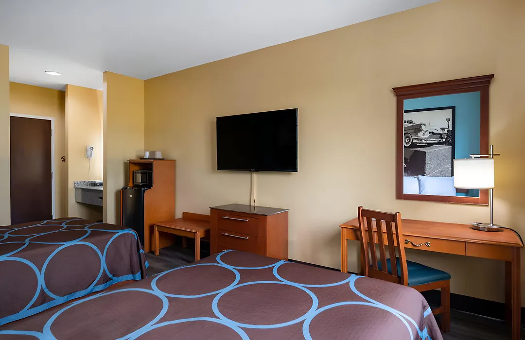 Super 8 By Wyndham Salisbury-1