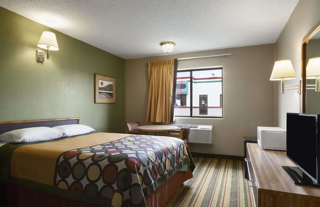 Super 8 By Wyndham Blackwell-1
