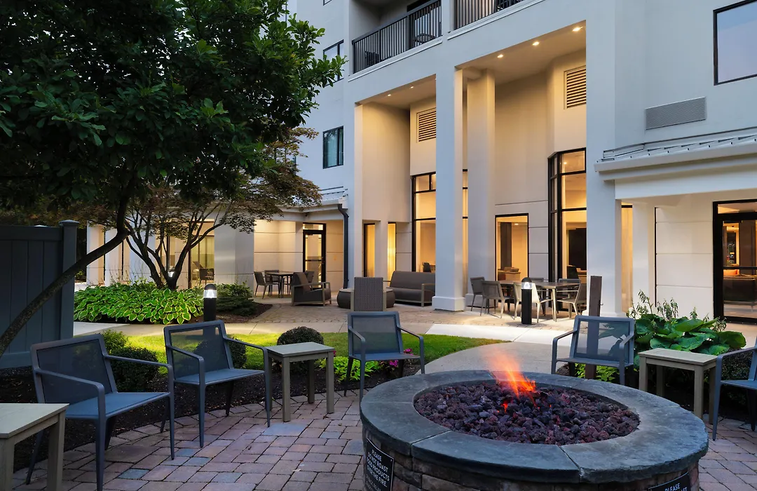 Courtyard By Marriott Danbury-1