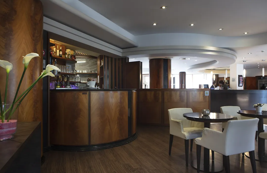 Smart Hotel Holiday-1