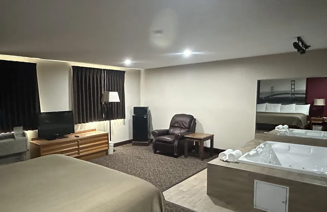 Super 8 By Wyndham West Branch-1
