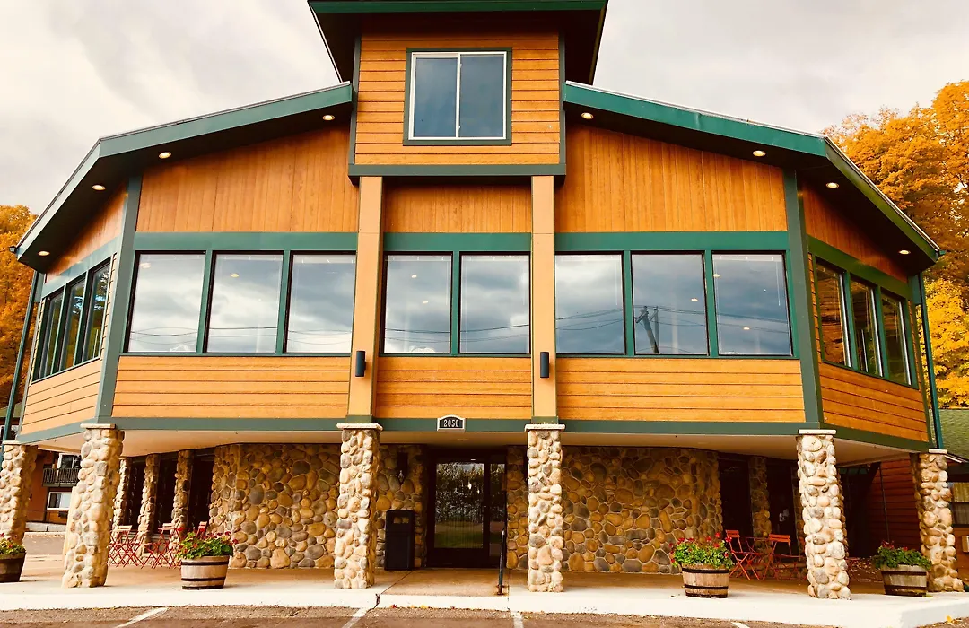 Econo Lodge Lakeview-1