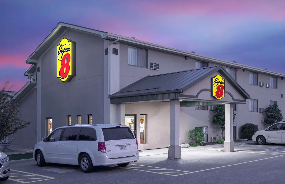 Super 8 By Wyndham Willmar-1