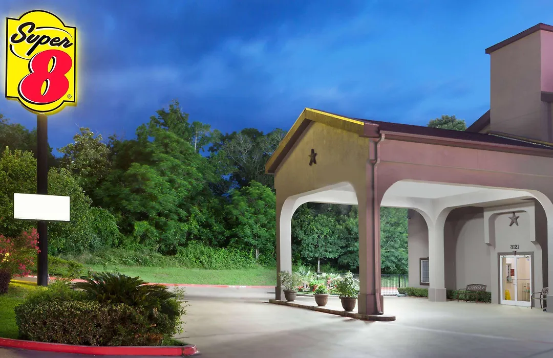 Hotel Piney Woods-1